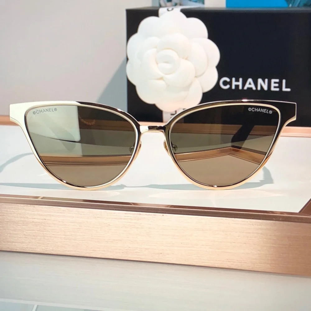 💕AUTH💕 CHANEL Gold Cat-Eye Sunglasses with Dark Lenses